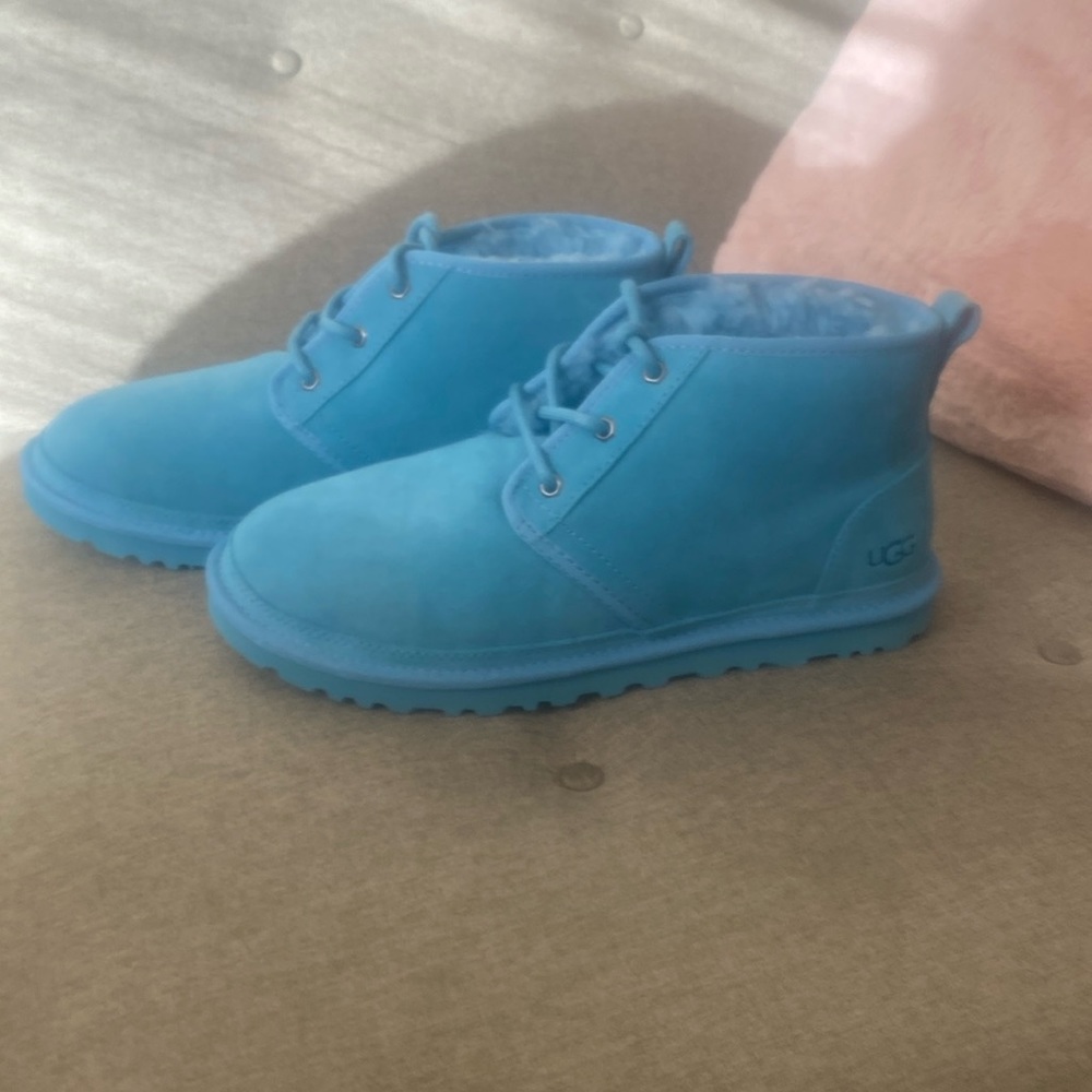 Women ankle tie up Uggs